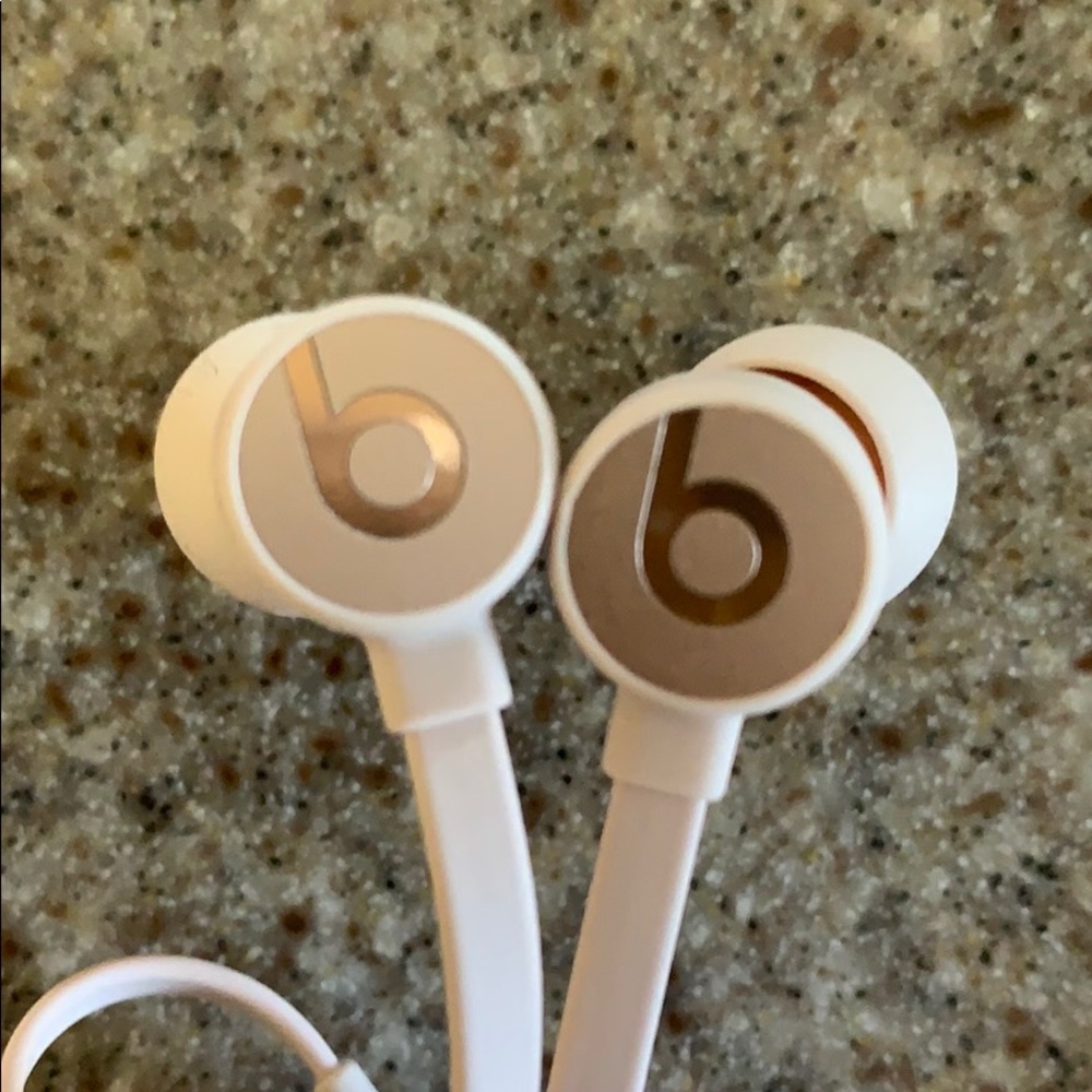 Wireless Beats by Dre. Rose Gold - Picture 5 of 5